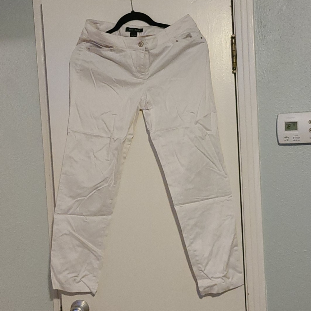 White crop pants